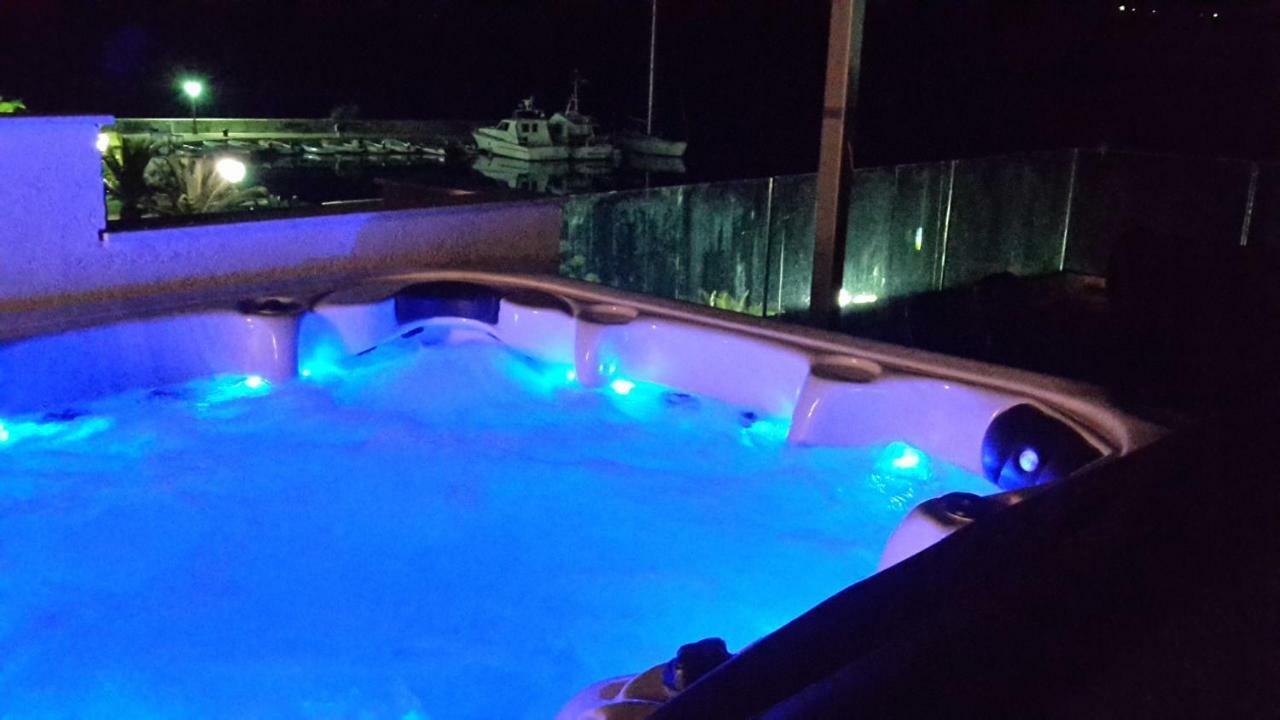 Luxury Apartment By The Sea With Private Whirlpool And Terrace 50M2 โพเซดารเย ภายนอก รูปภาพ